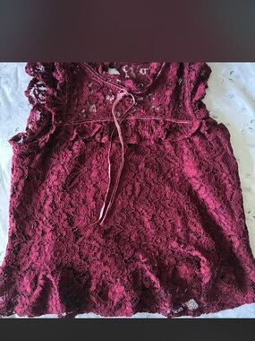 Women's Lace Overlay Tank Top - Burgundy